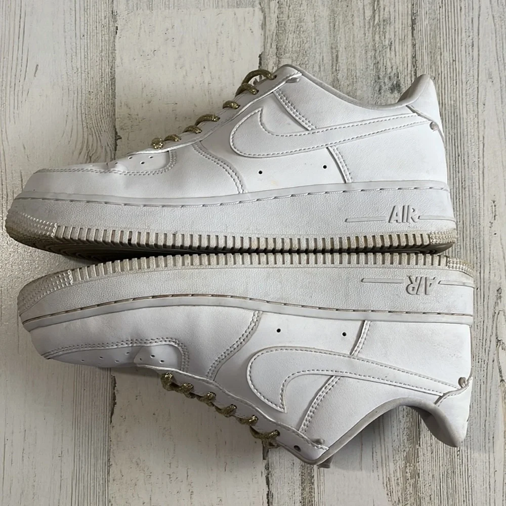 Nike AirForce Ones Size 8.5 - Picture 8 of 10